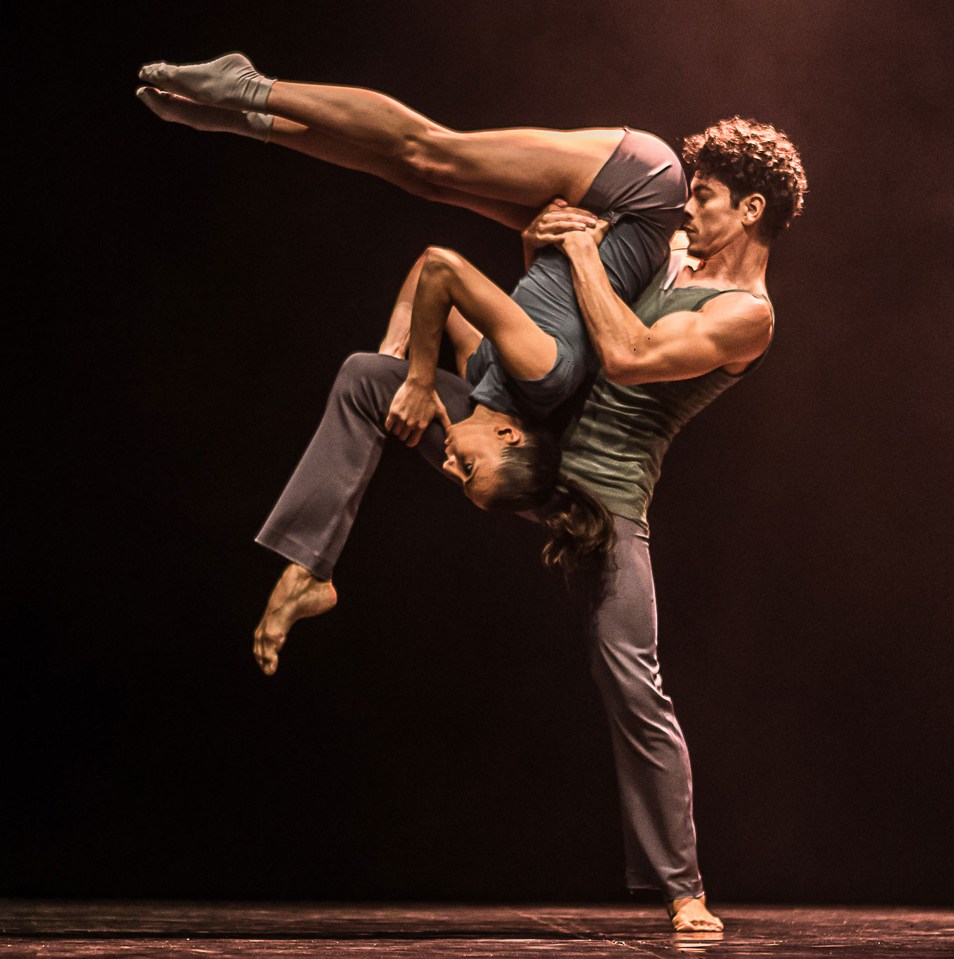Dance artists from Focus Cia de Danca perform in Still Reich