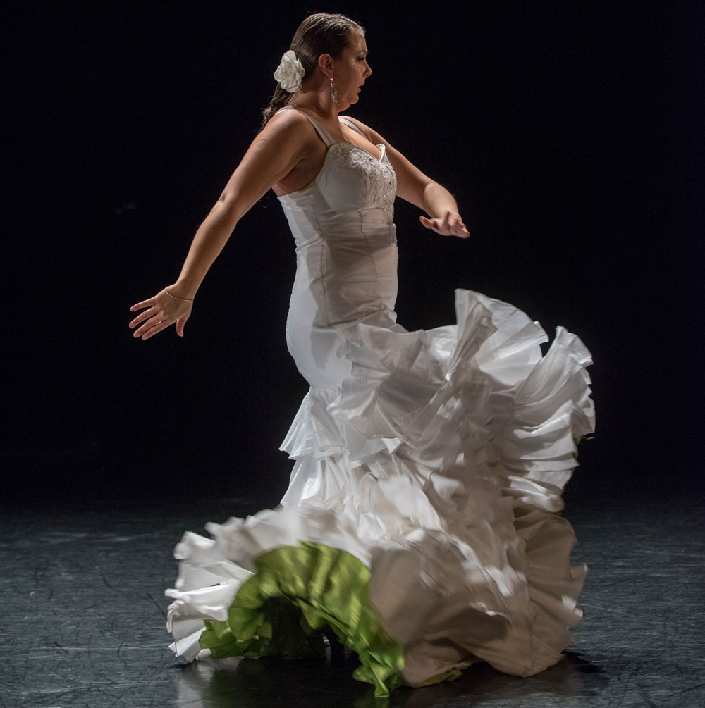 Johley Triana in mid dance