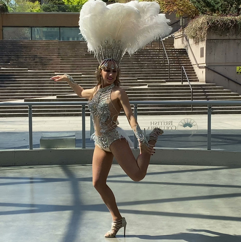 Dance artist Yulia Terekh mid performance