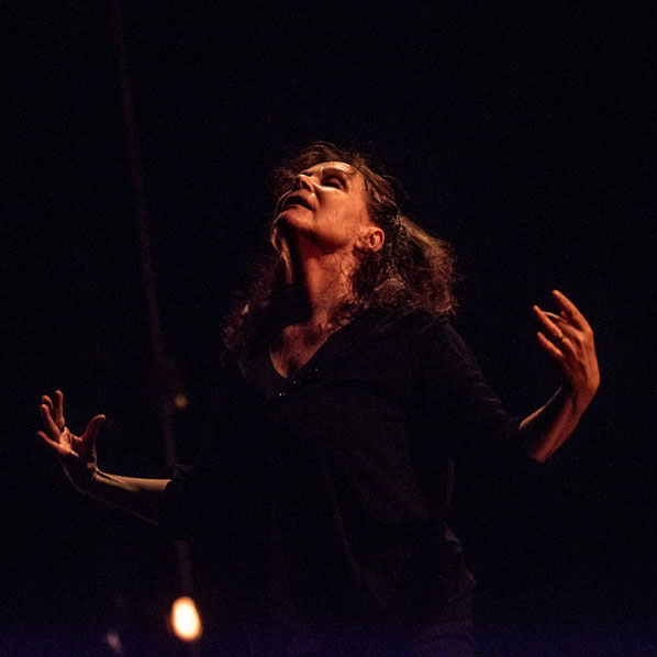 Mary-Louise Albert performs in Empreintes